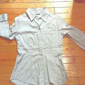 New York and Company brand ladies button up shirt. Size Medium